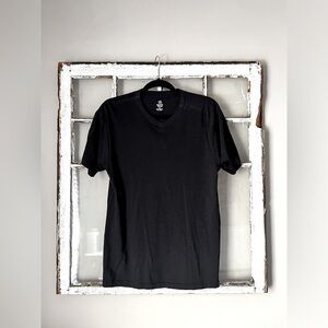 4/$20 Men’s black t-shirt